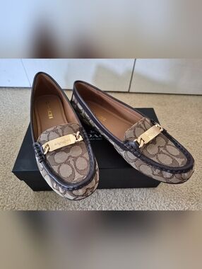 NWT COACH Women's Signature Canvas Brown Loafers with Gold Hardware Sz 7.5